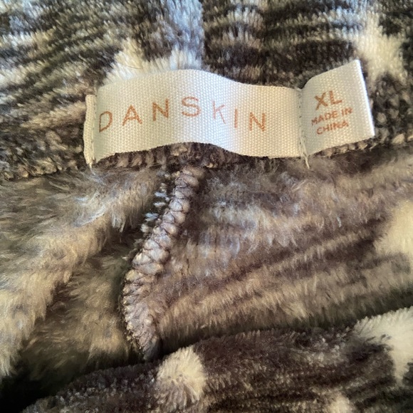 NWT-Danskin Sleep Pant w/ Cozy Socks - Picture 4 of 6